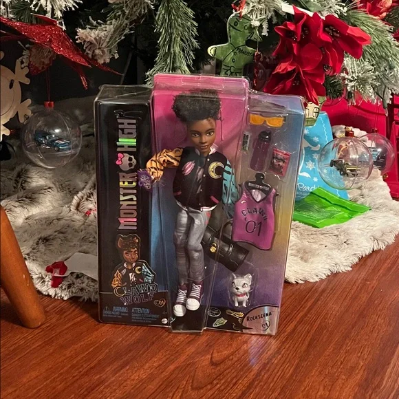 Monster High Clawd Wolf Doll in Black and Purple Jacket - Picture 4 of 5